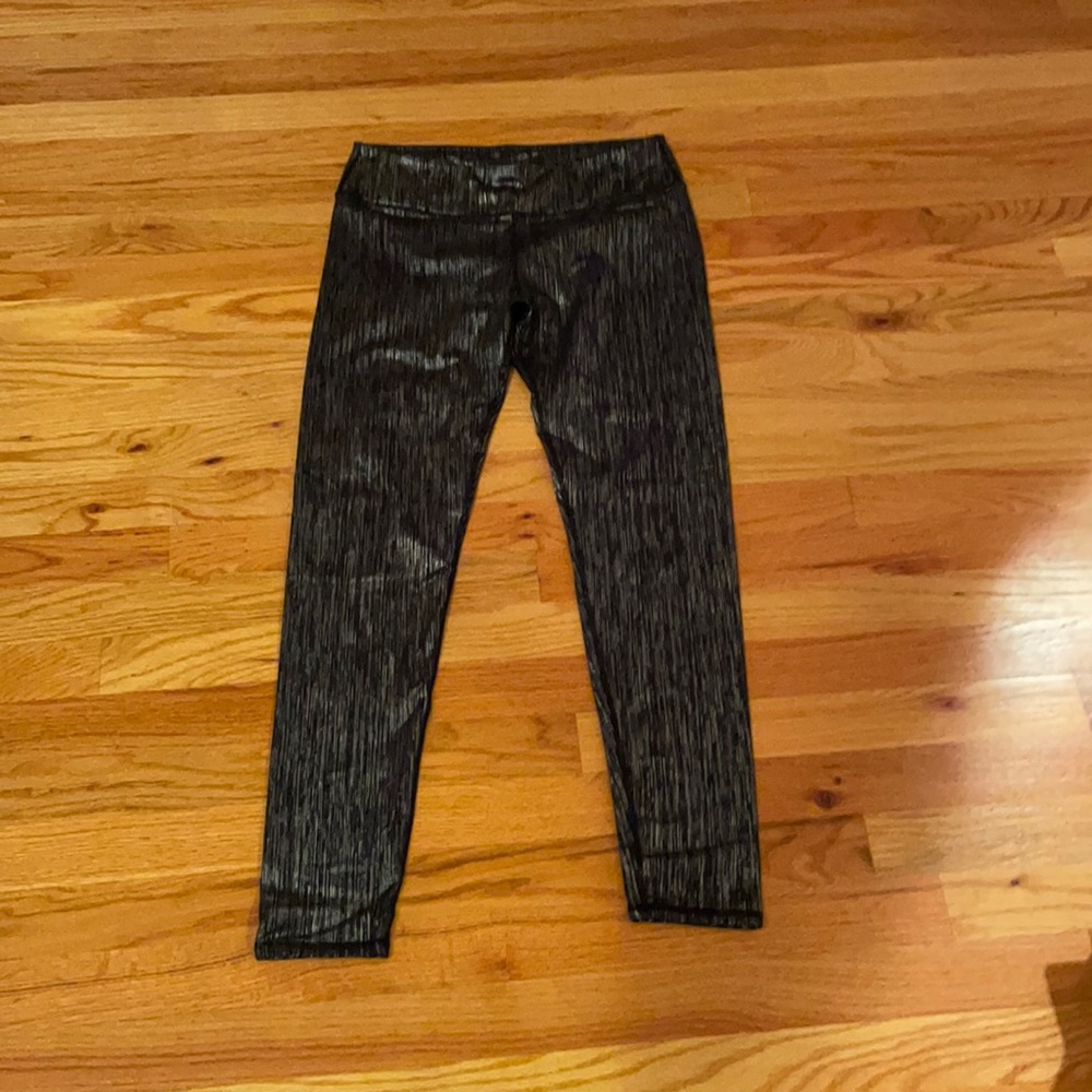 Long black leggings, with silver striped sparkle
